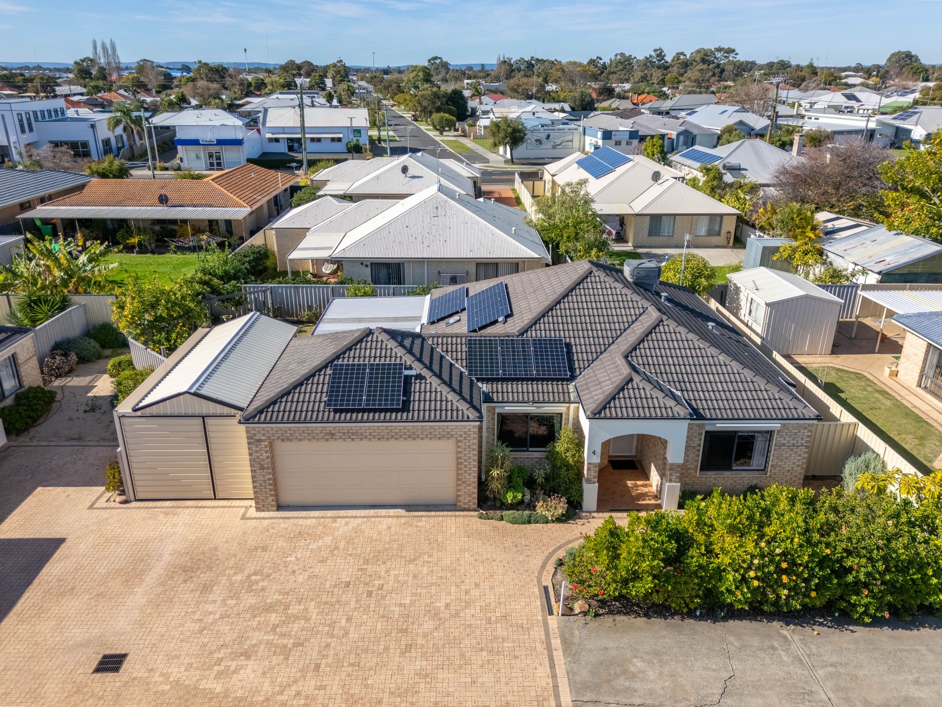 Rare South Bunbury Stunner – Welcome to Premier Street