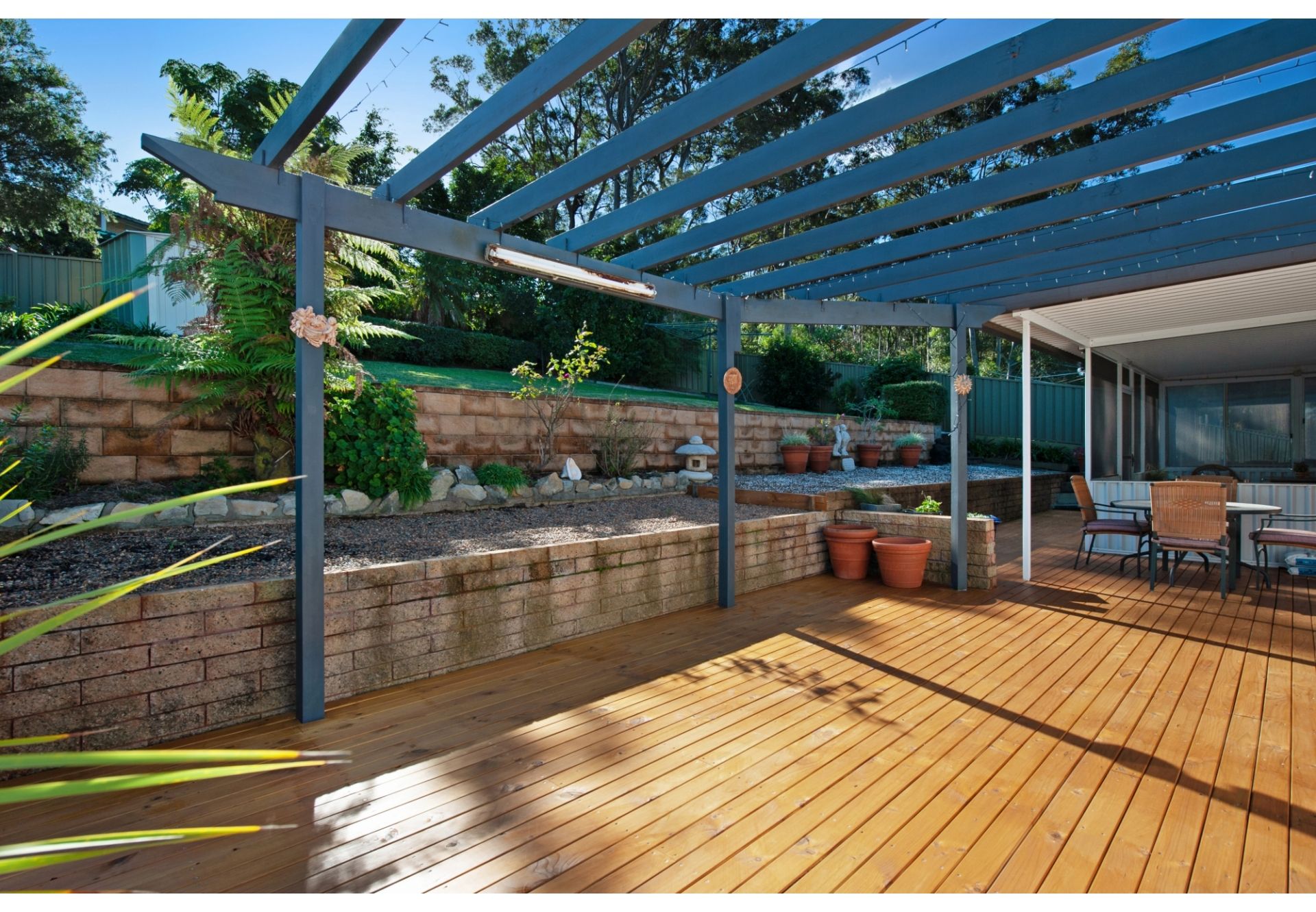 IMMACULATELY PRESENTED HOME IN QUIET CUL-DE-SAC