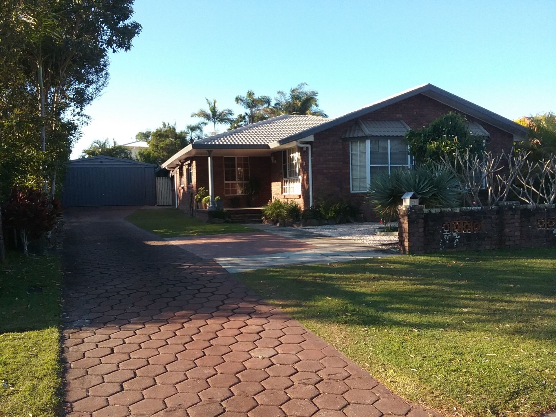 Big block 3 min walk to beach