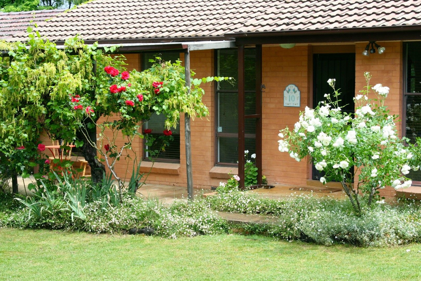 Delightful cottage in quiet cul-de-sac