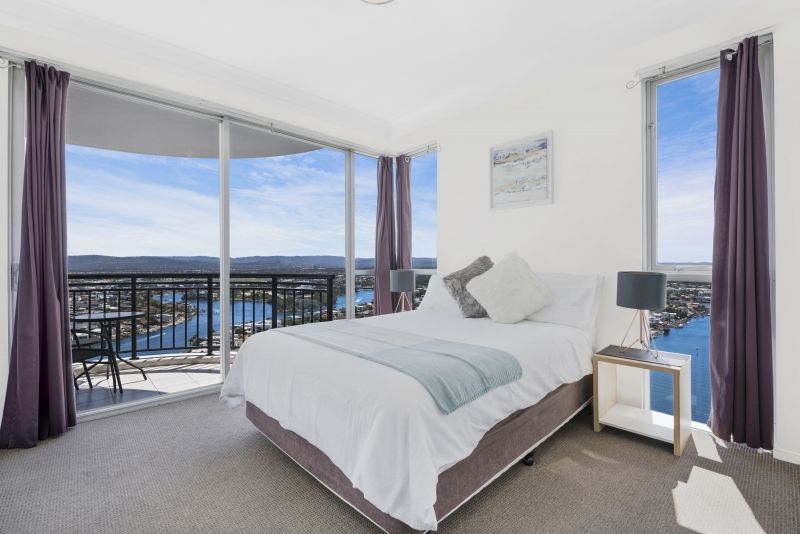 26 Floor Chevron Renaissance - 180 degree views