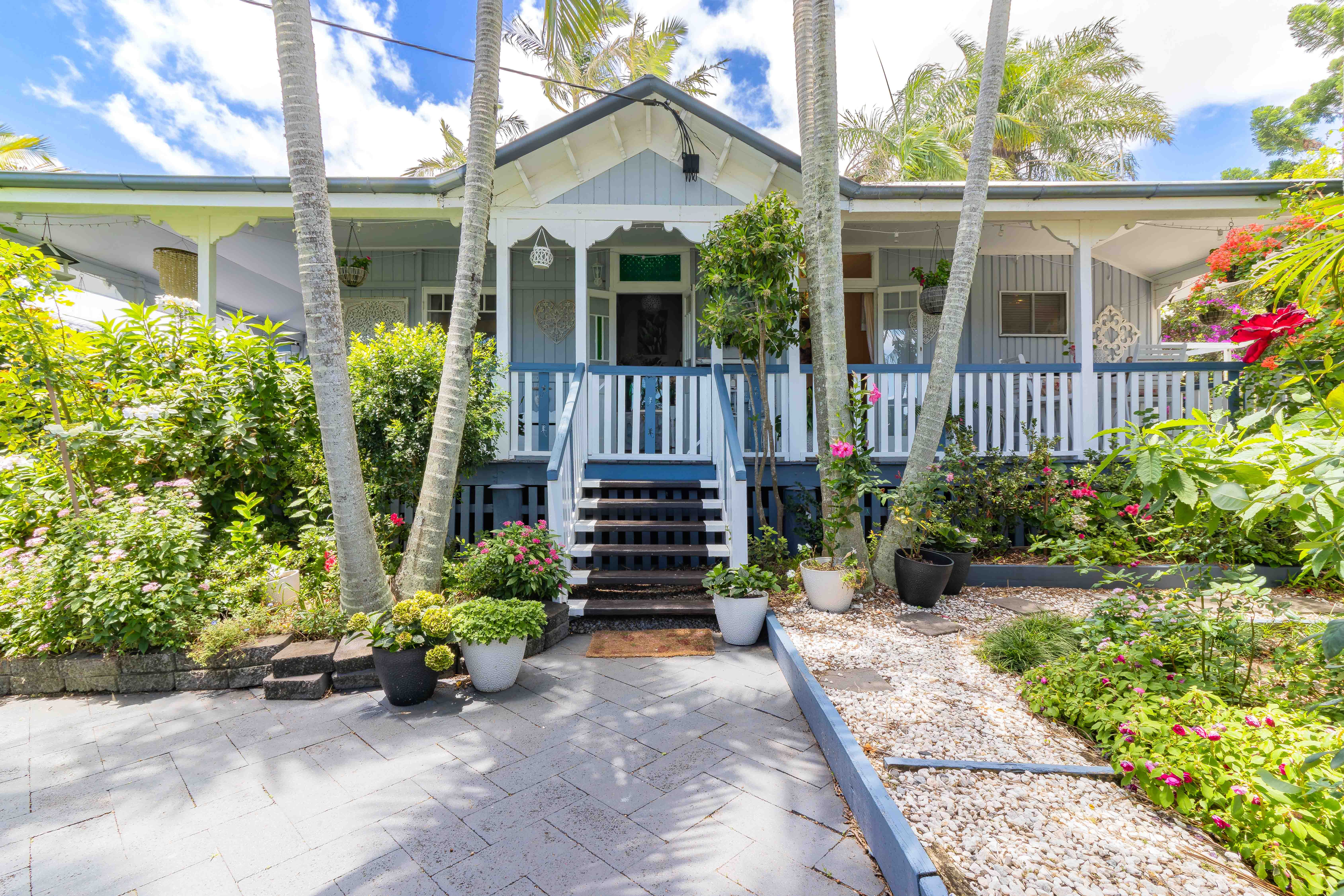 Torquay Coastal Haven: 3-Bed, Pool, Modern Amenities, $Offers over $960K