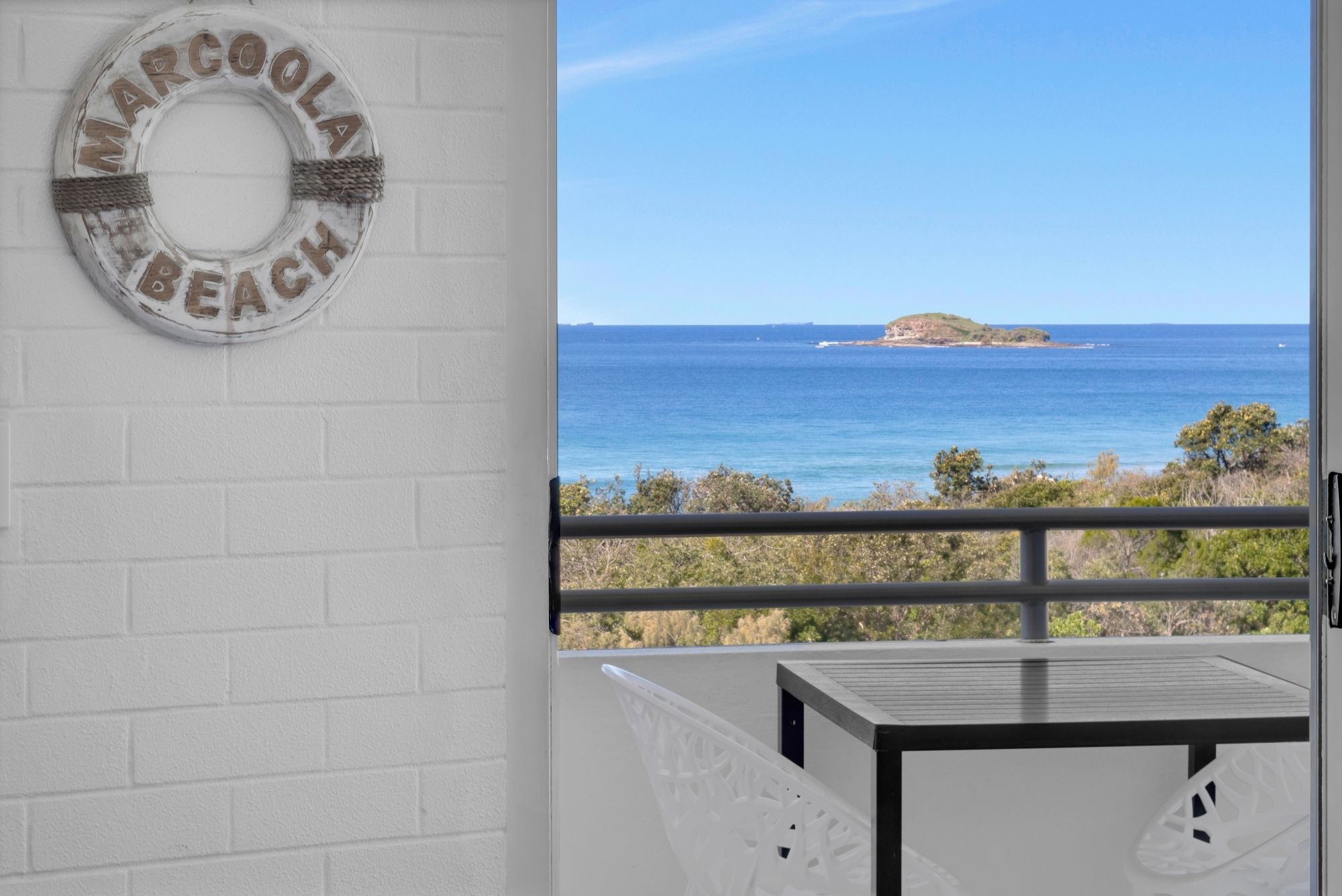 Beautiful Beachfront Studio On The Sunshine Coast