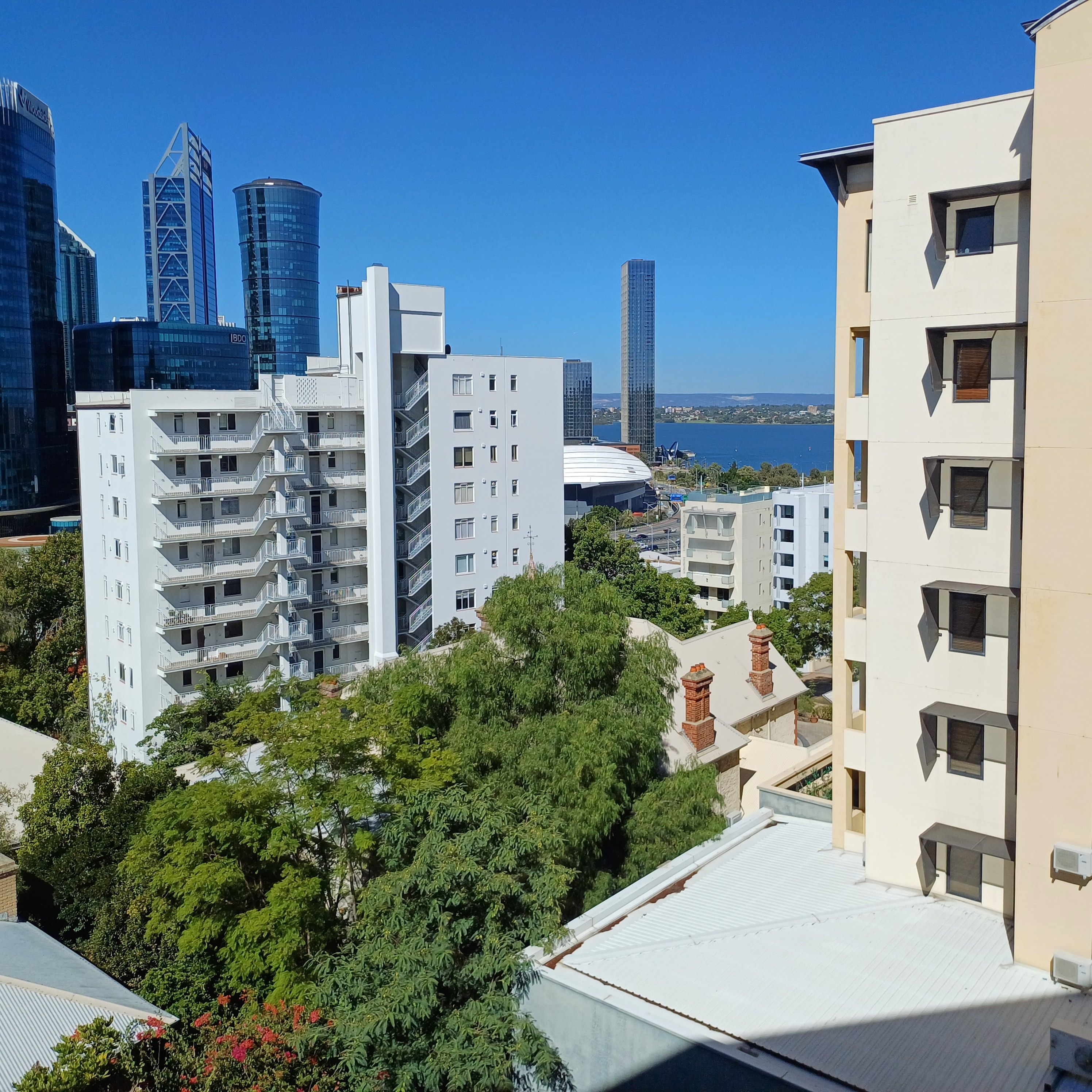 GREAT VIEWS, KINGS PARK AND CBD ON YOUR DOORSTEP