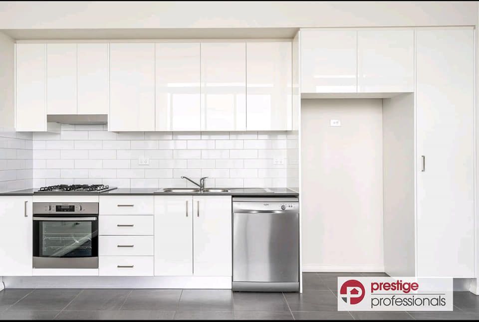 GREAT INVESTMENT OPPORTUNITY !!!! Top Floor with District Views!