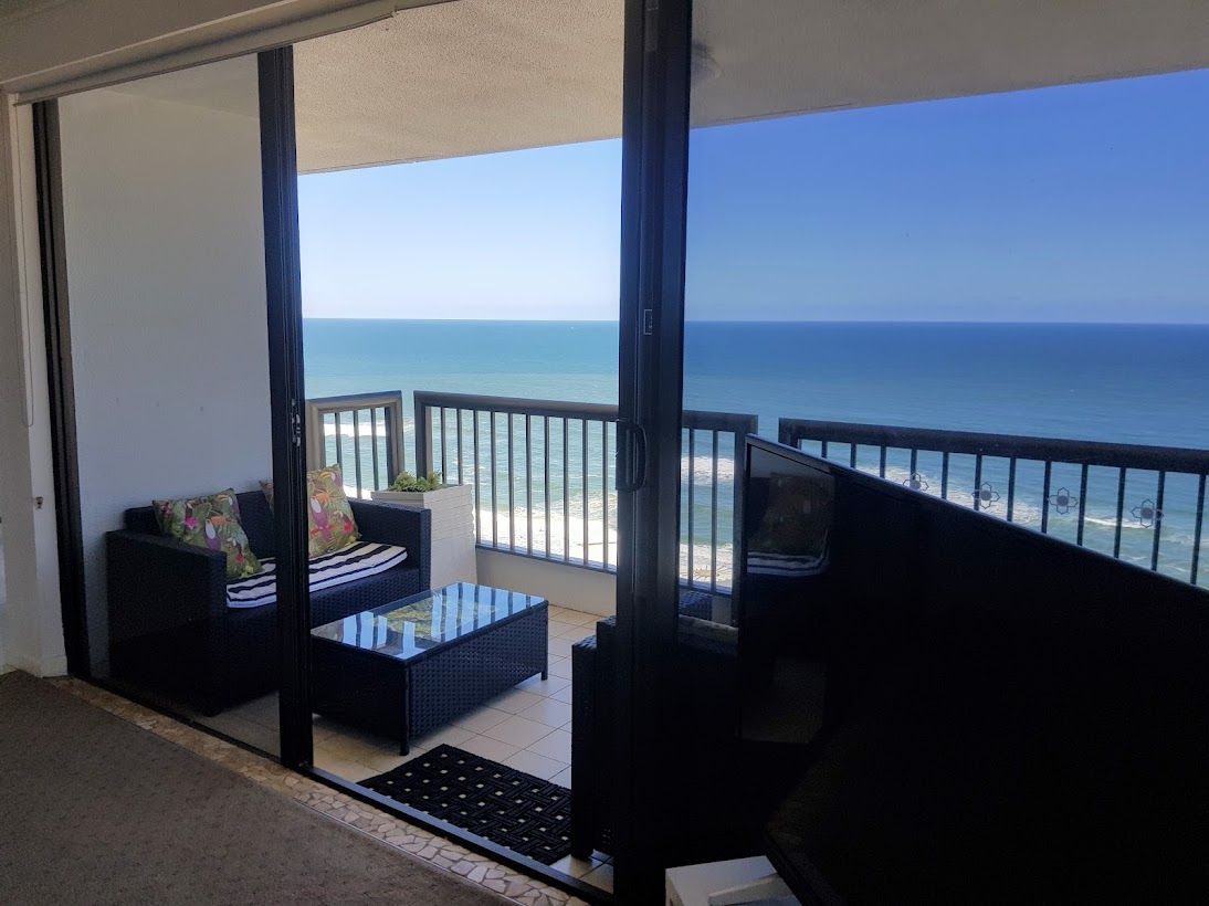 LIVING THE DREAM IN YOUR 25TH FLOOR SUB PENTHOUSE SKYHOME !!