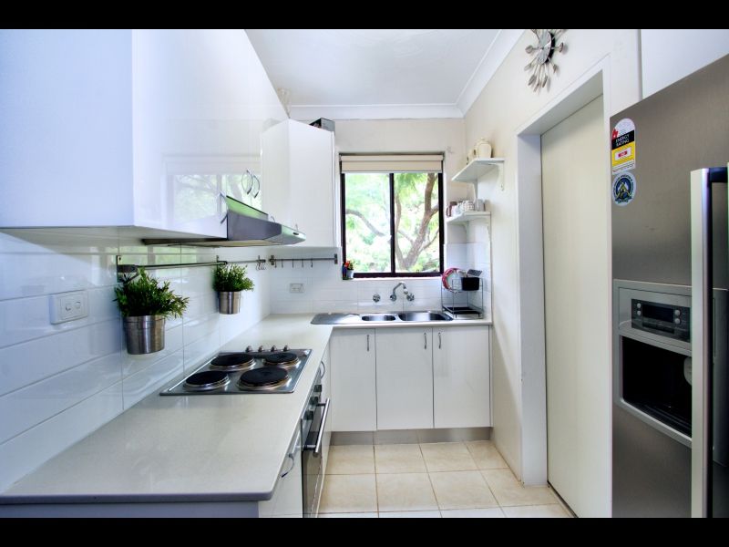 Peaceful life style, Location, Leafy street an amazing tree line