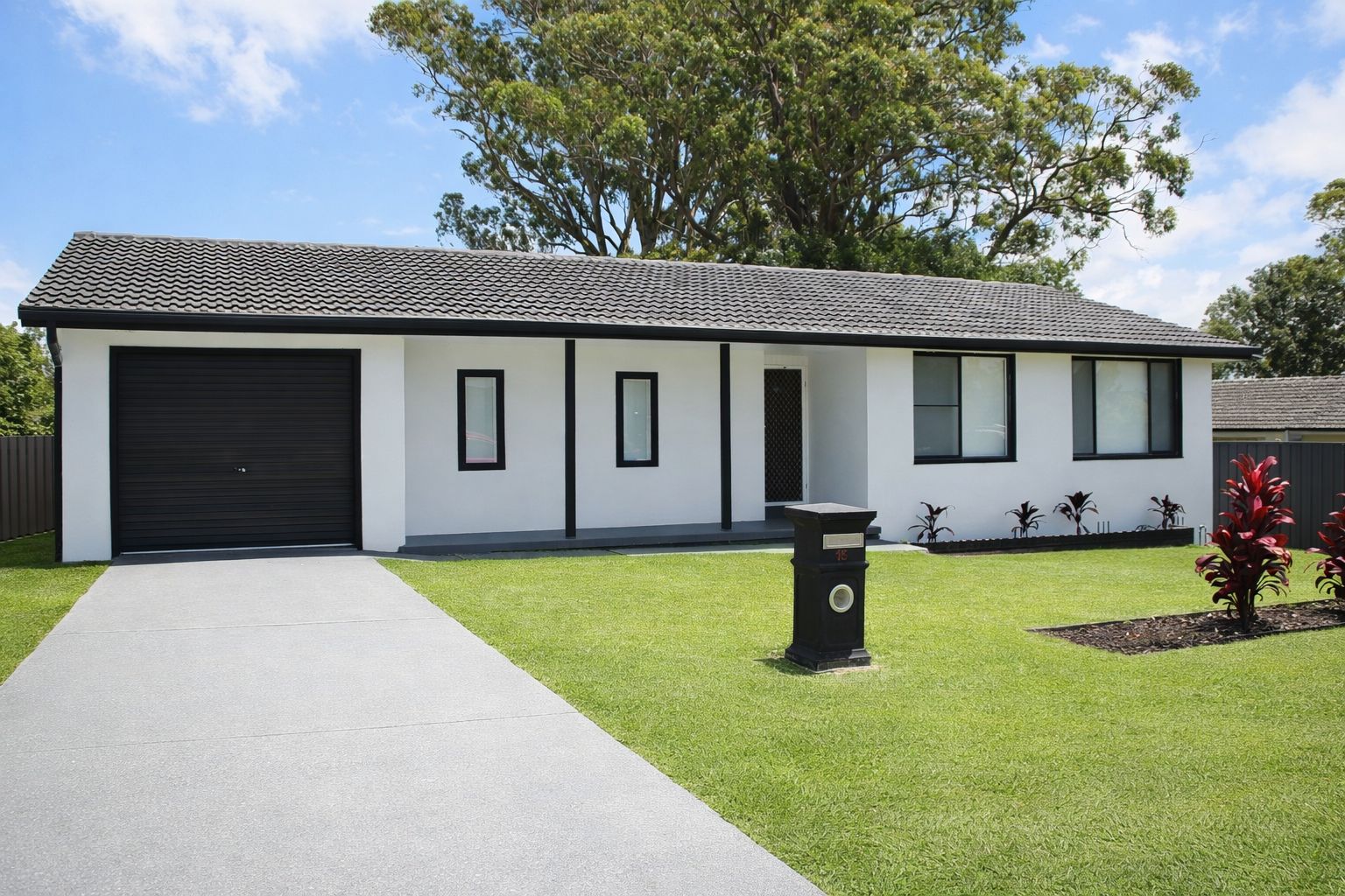 Port Macquarie Home: 3BR, Outdoor Area, Ducted HVAC, $780K-$820K