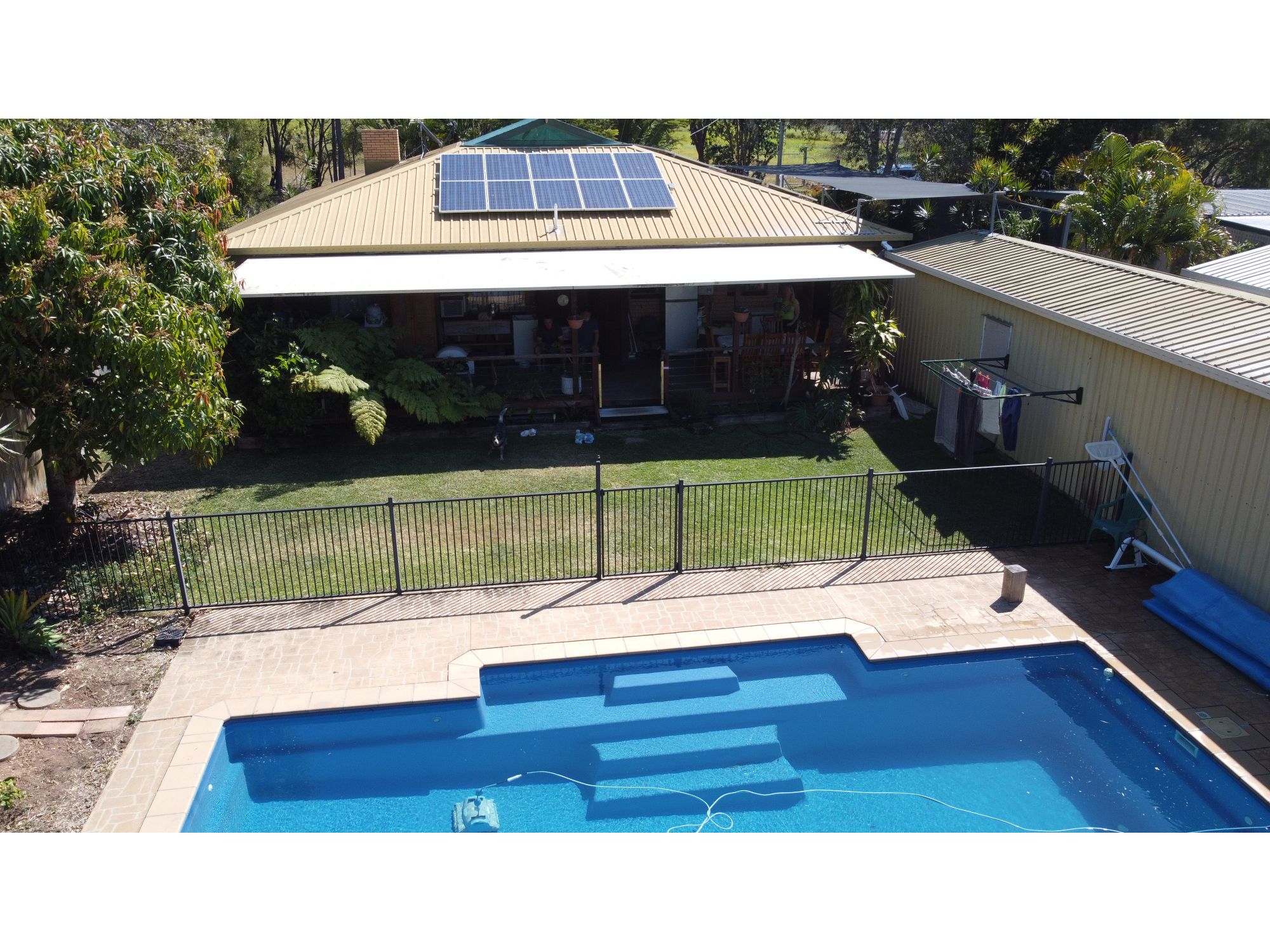 Great Location.... Walk to the beach