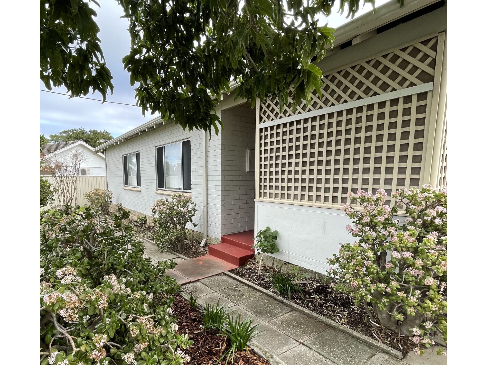 Development site, house on large block zoned R20 in a quiet location .