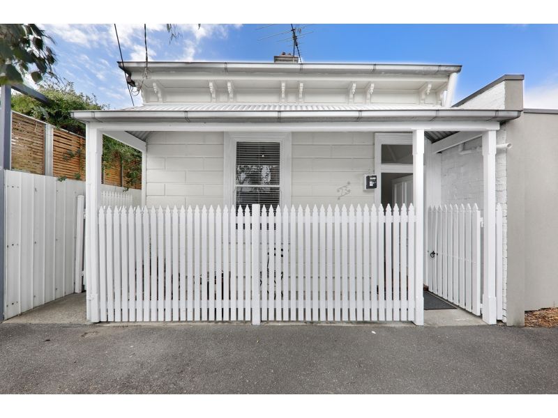 Impressive Renovated Freestanding Victorian House with Sunny Private Courtyard!