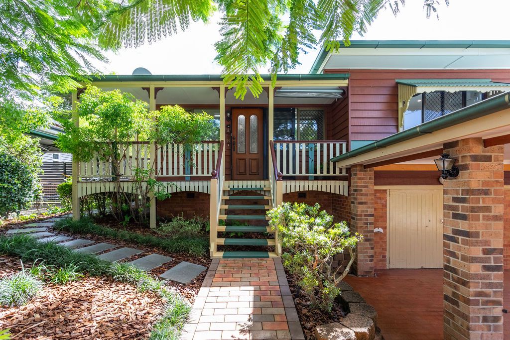 Gorgeous family home in Prime Newtown Location