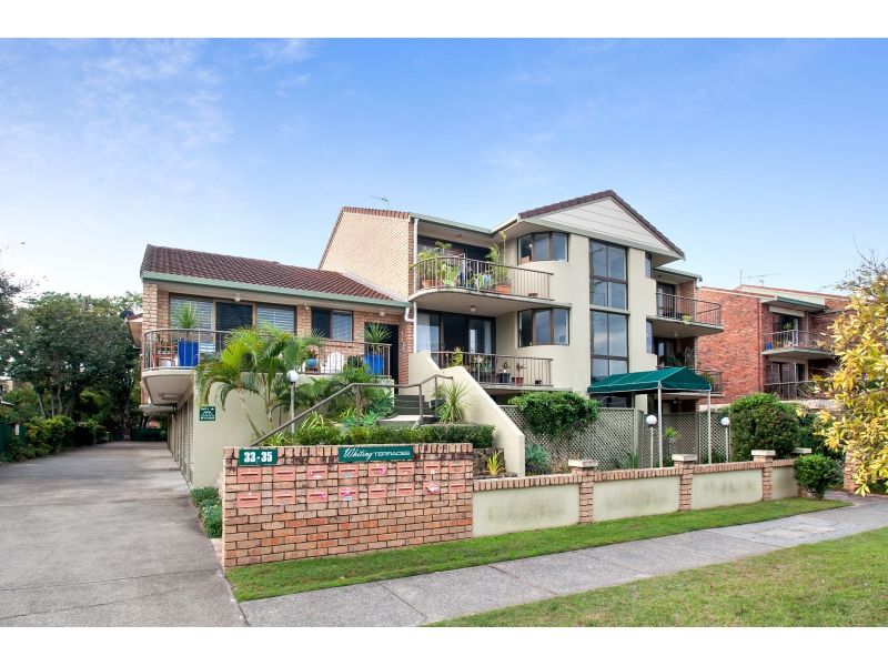 Desirable Unit in a Boutique Complex of 15. Low Body Corporate Fees. Fully renovated in 2010. Just 5 minutes from the heart of Southport.