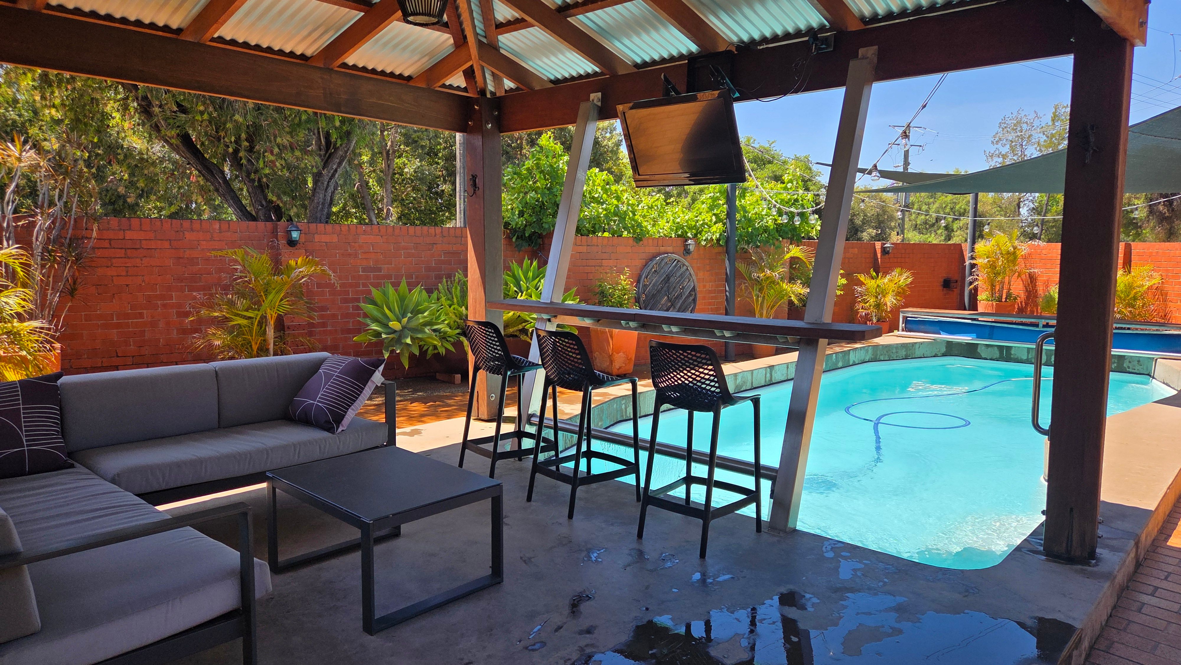 Prime Griffith Living, Spacious Family Home with Pool & enclosed outdoor area.