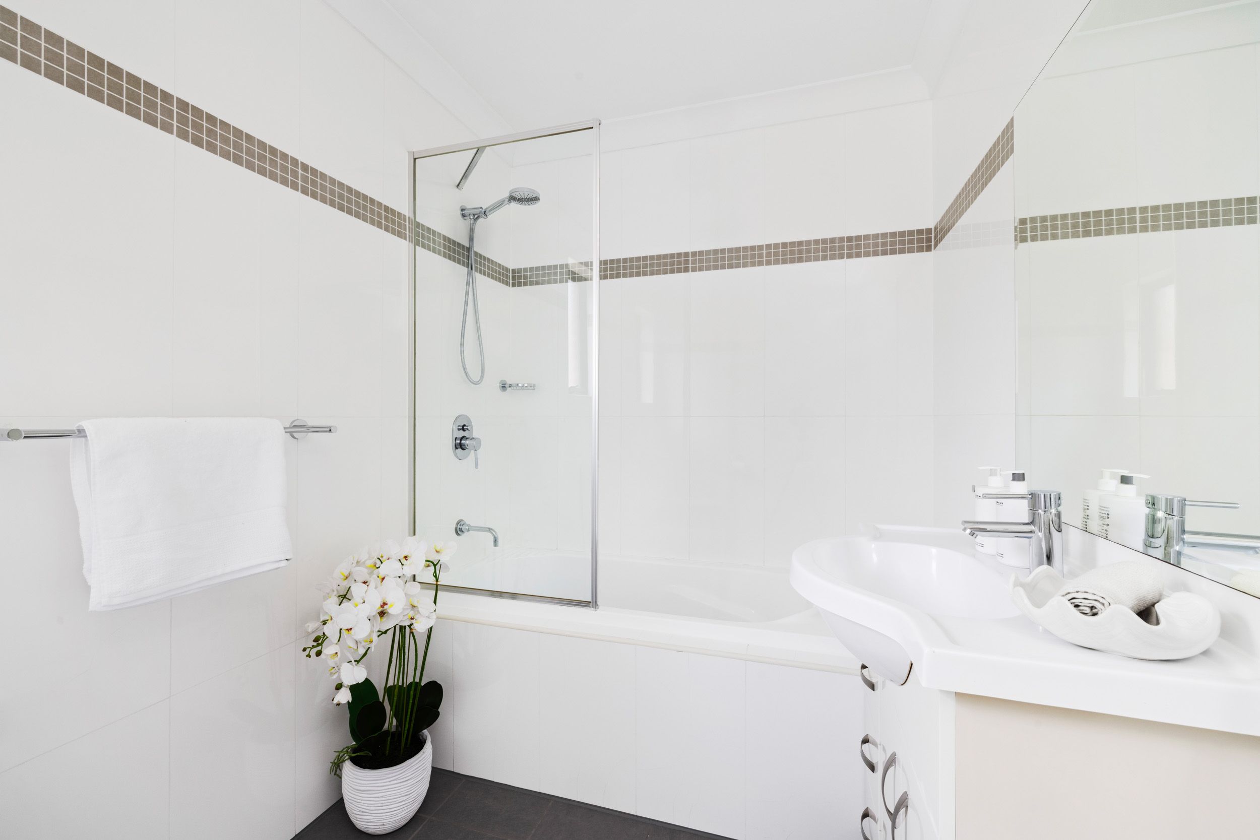 Coastal Lifestyle Apartment with Huge 248sqm Rooftop Entertaining Terrace