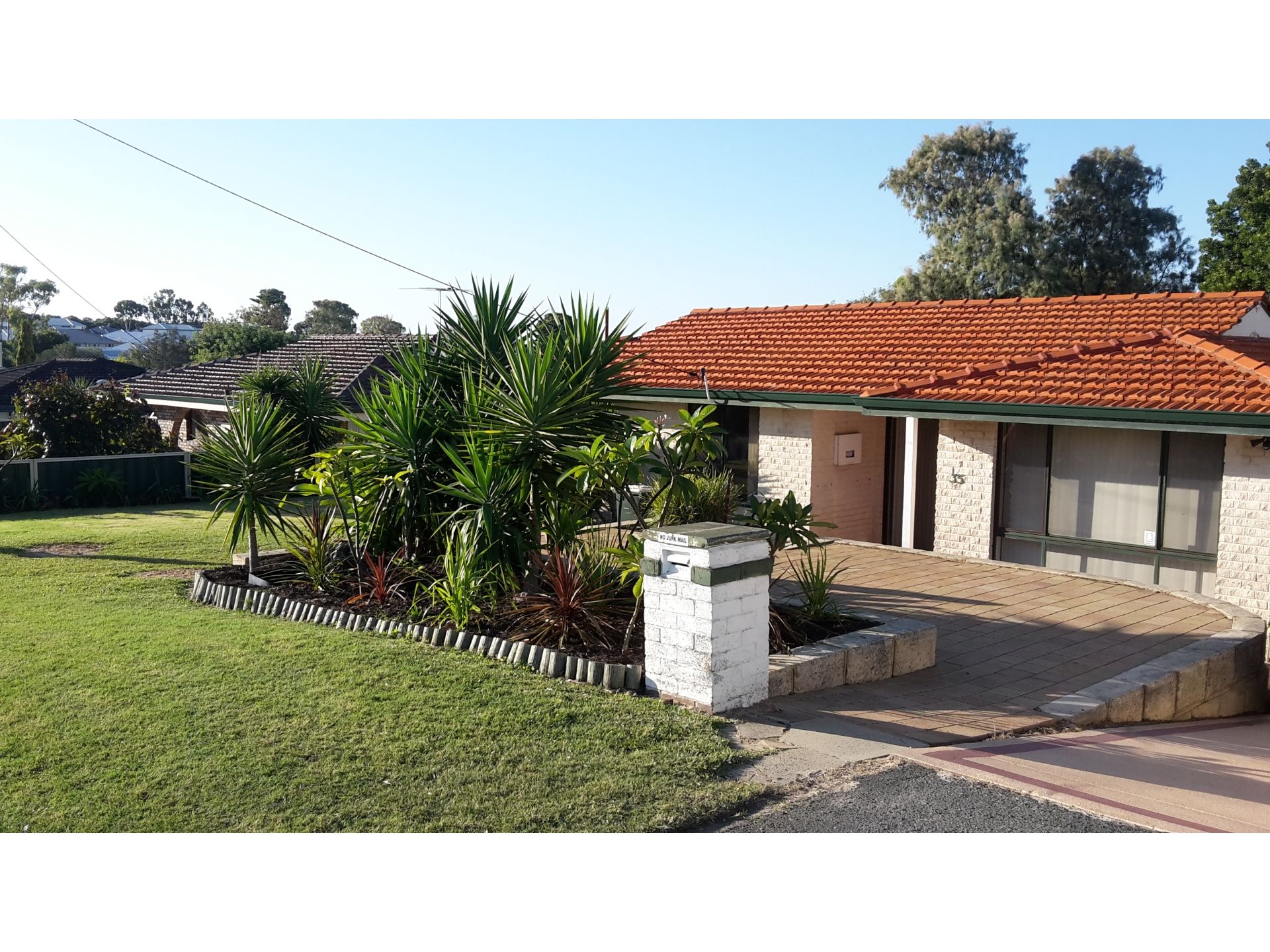 REDUCED - Craigie Gem - Large Living areas and Large powered workshop