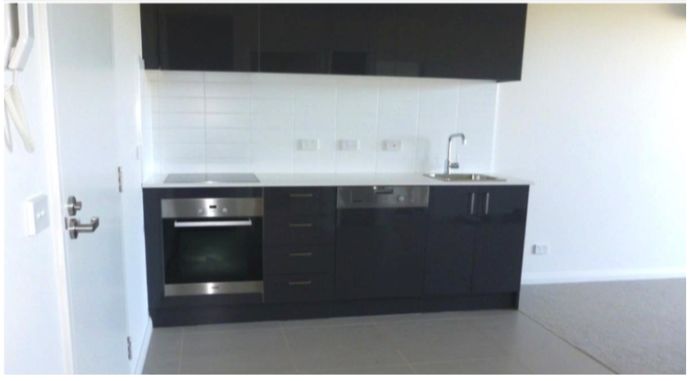 Great location 1 bedroom apartment, private courtyard.