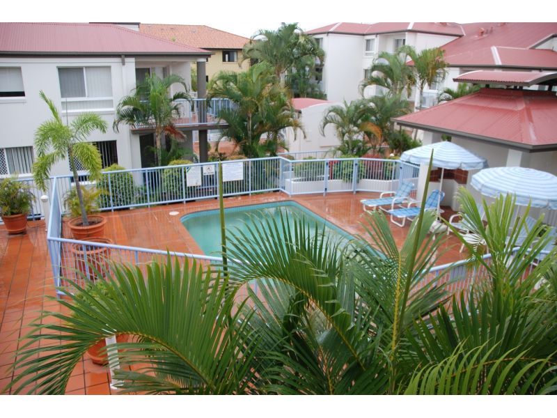 Redecorated 1 bedroom furnished unit. May 2015