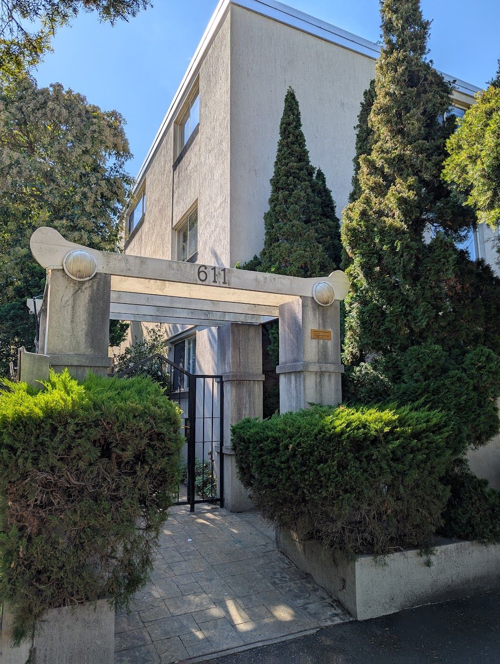 Spacious 1BR with courtyard, parklands & vibrant community at your doorstep.