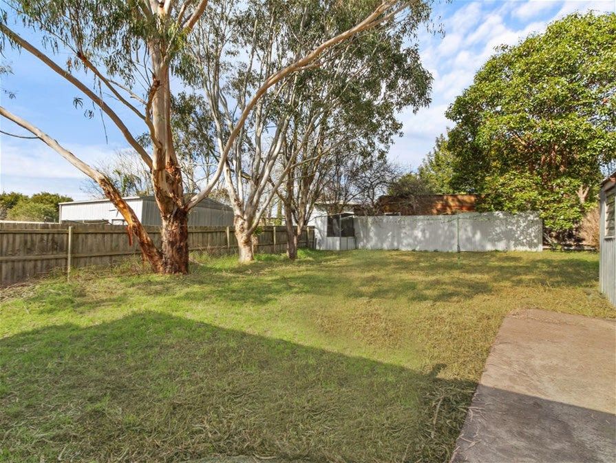 IMMACULATE 2 BEDROOM HOME IN A VERY DESIRABLE SECTION OF CHURCHILL ROAD.