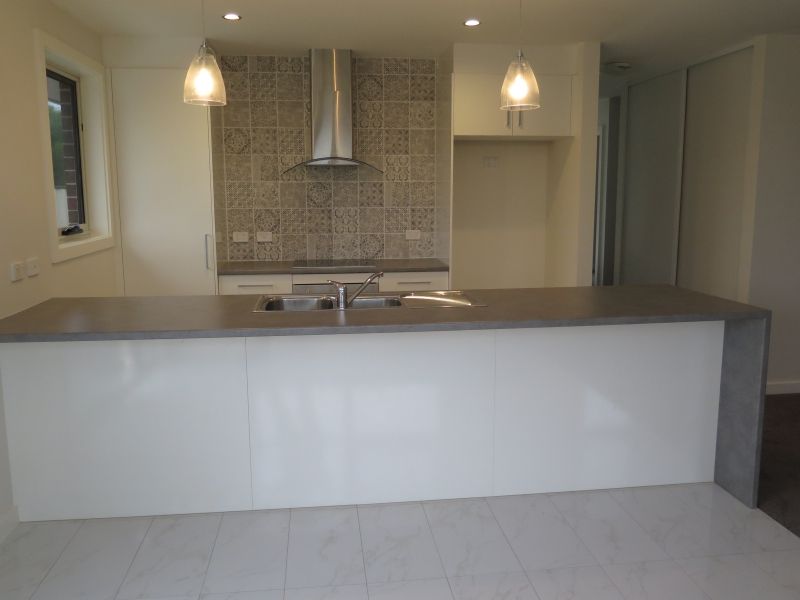 Sunny, Spacious Unit!