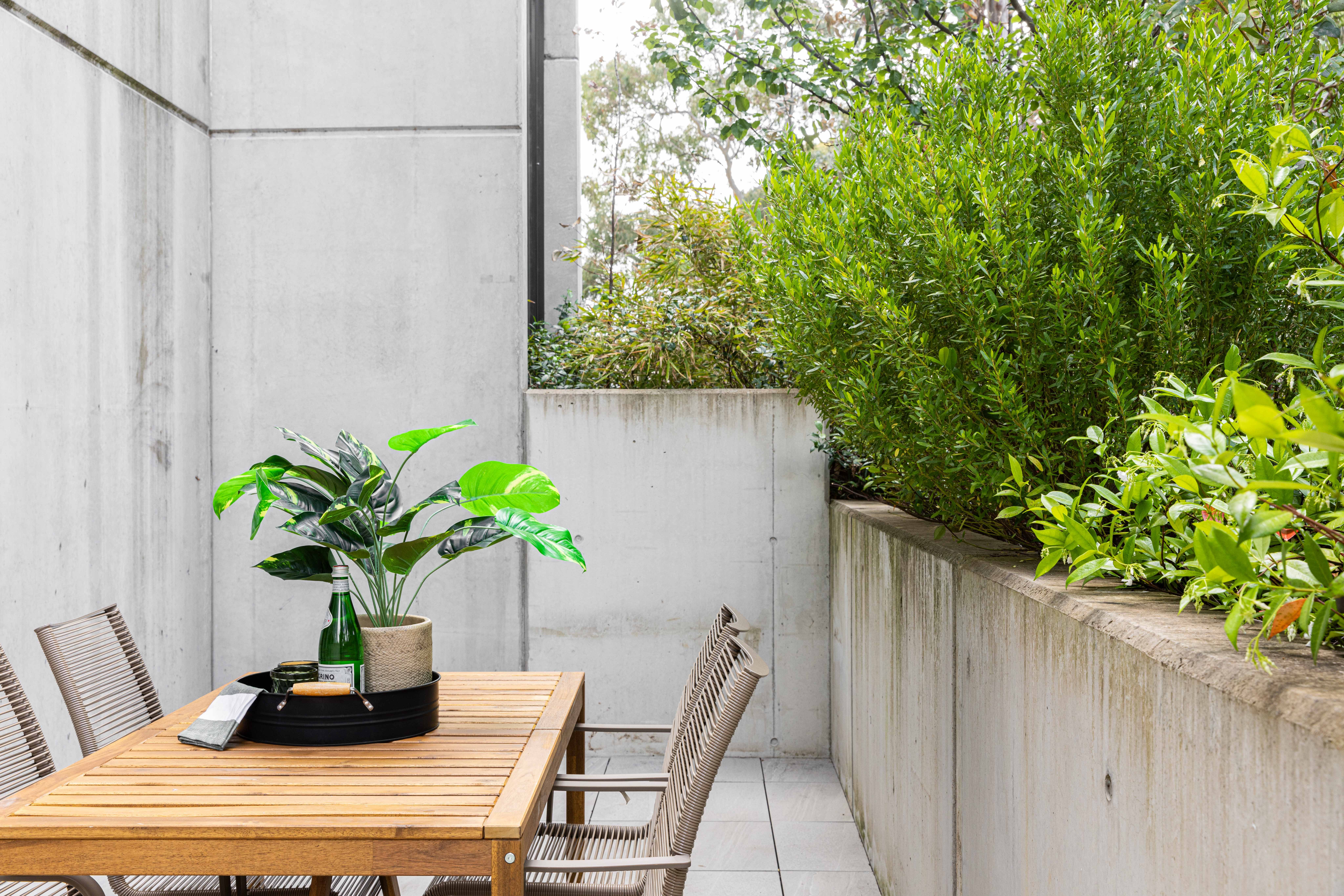 Stunning Ground Floor Apartment with Backyard & Low-Maintenance Raised Garden