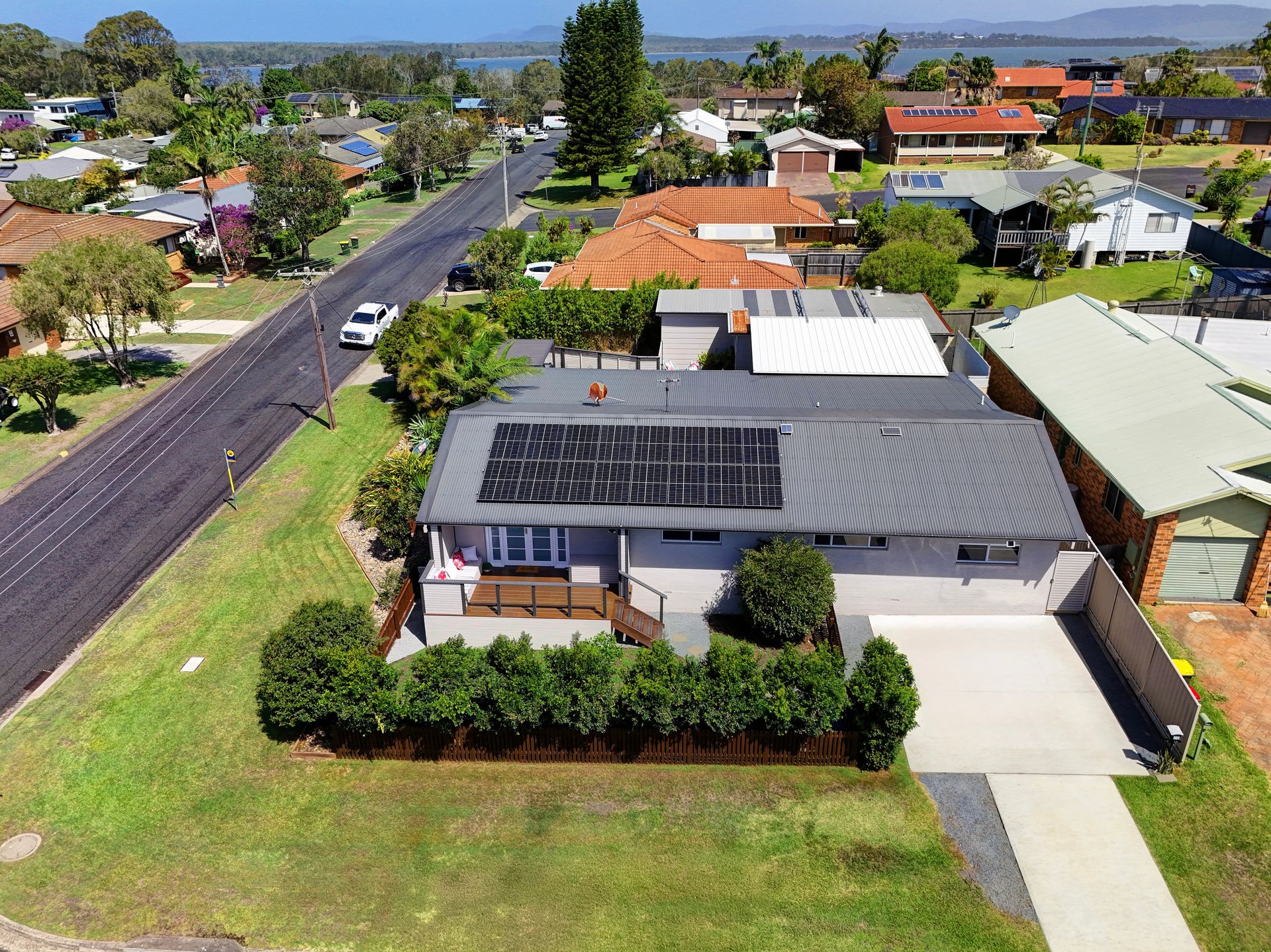 4 Bed, 3 Bath House + Large Shed has unique dual accommodation potential !