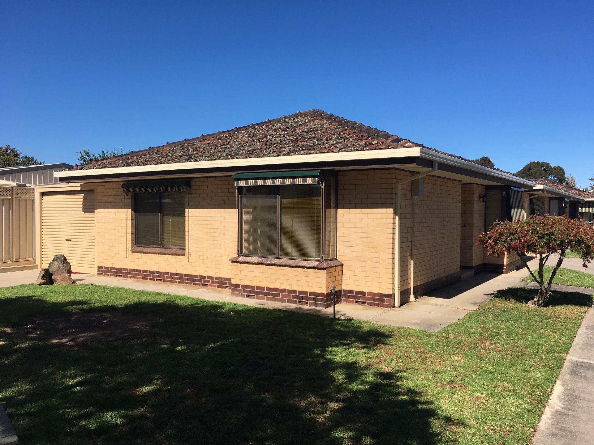 ********Make an offer!!*******Price change***** BrilliantLocation - Desirable unit at the end of a quiet no through road