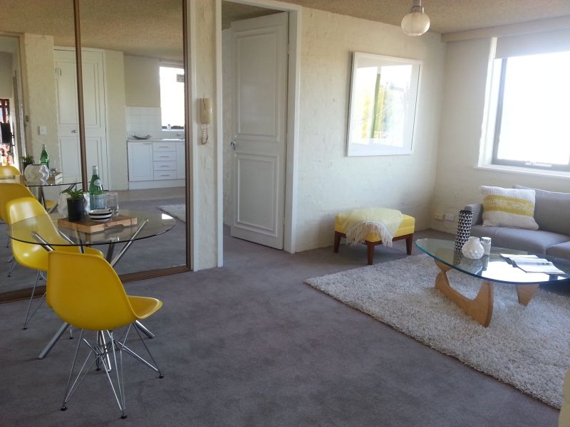 Centrally Located One Bedroom Apartment, Lang Street, South Yarra, with Lockup Garage!