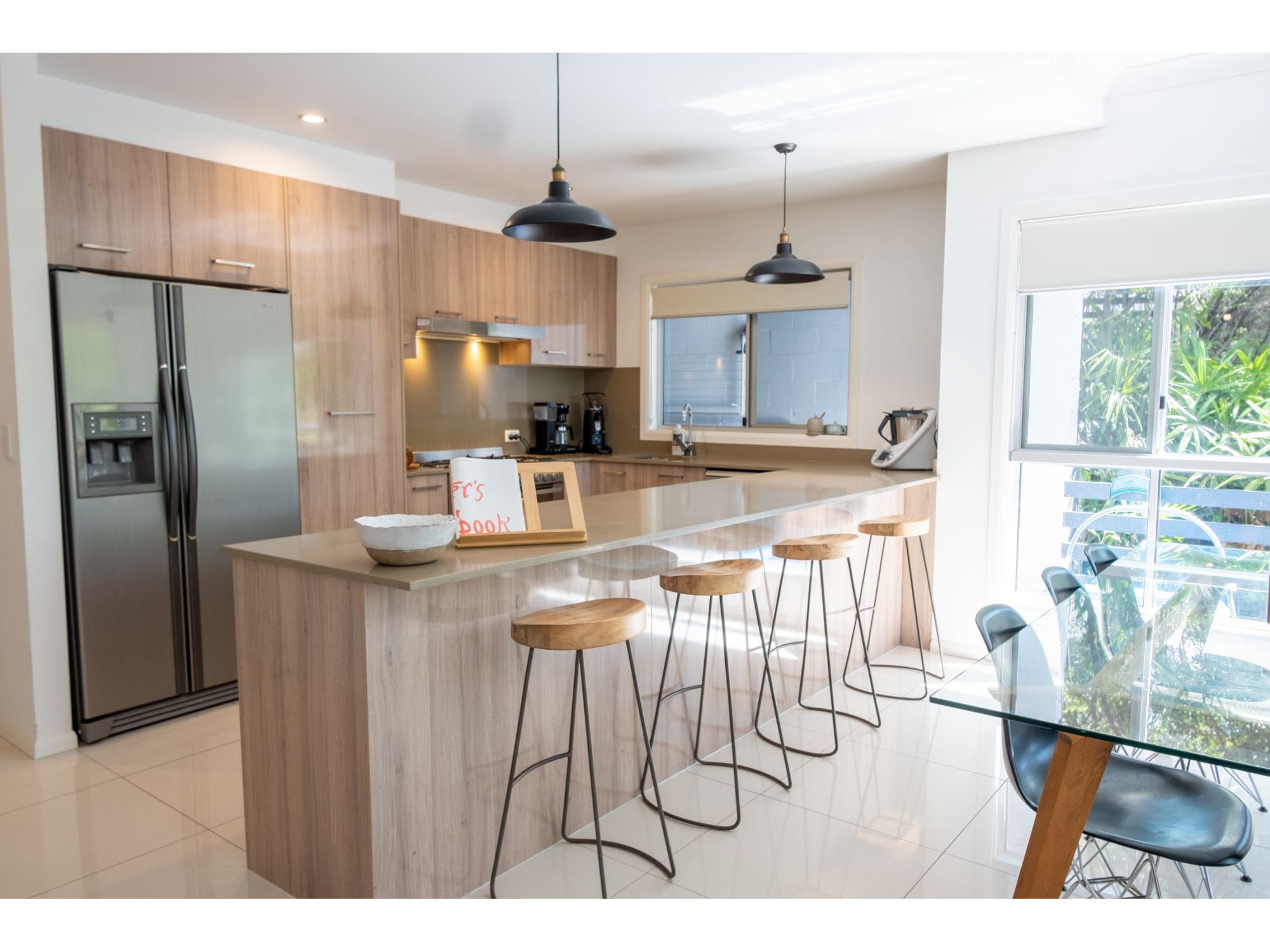 Large 3 Bed, 3 bath modern Tri Level Townhouse