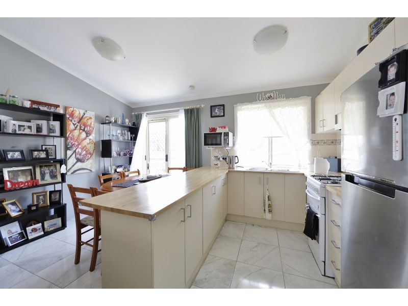 Easy Living with Lake Glimpses