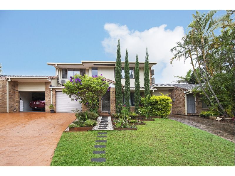 Tastefully Renovated Townhouse within a Comfy Living Complex