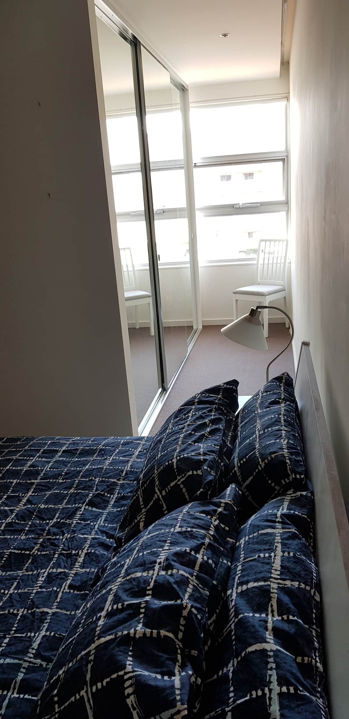 Stylish, spacious 2BR apt in quiet part of the CBD