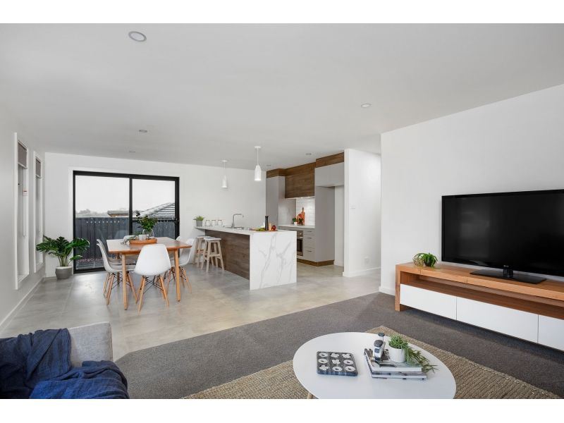 Beautiful, Low Maintenance Unit!