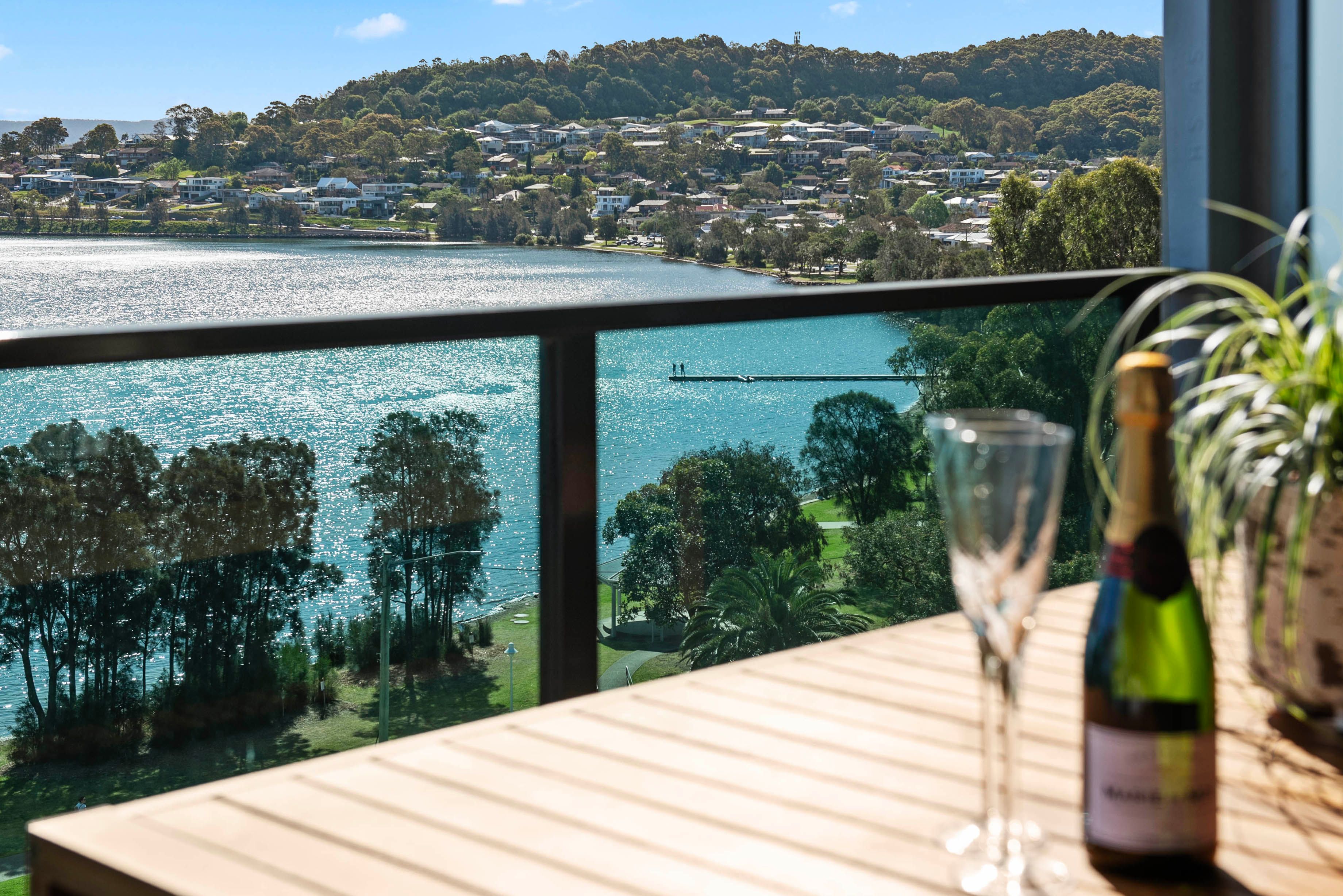 PENTHOUSE APARTMENT WITH PANORAMIC LAKE VIEWS