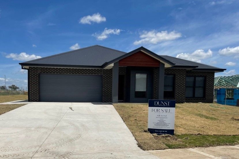 Brand new "Dunst Home" in beautiful Moore Creek Gardens