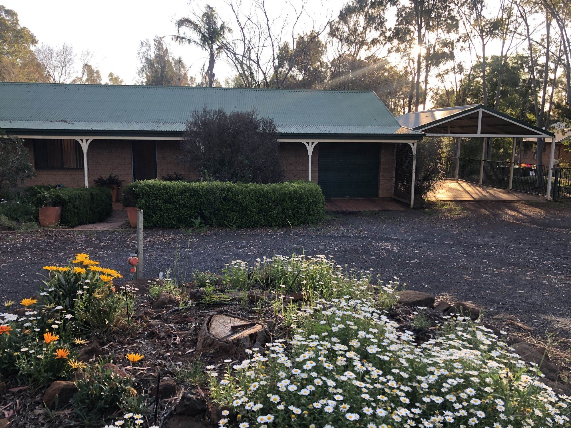 Country Living at its best. Excellent location on a peaceful 1 acre block.