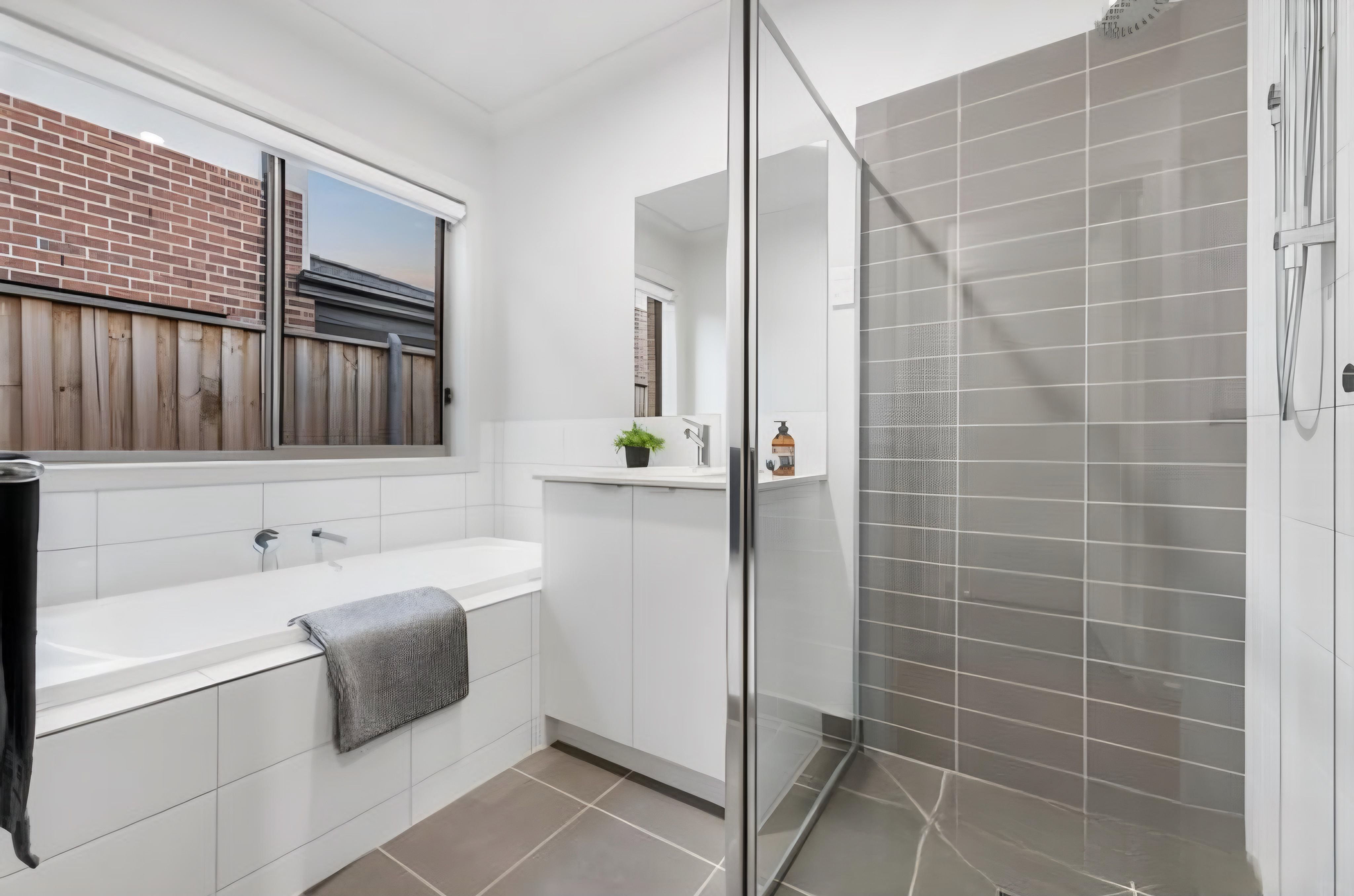 Bloom estate, Outdoor entertainment, side access and a great layout!