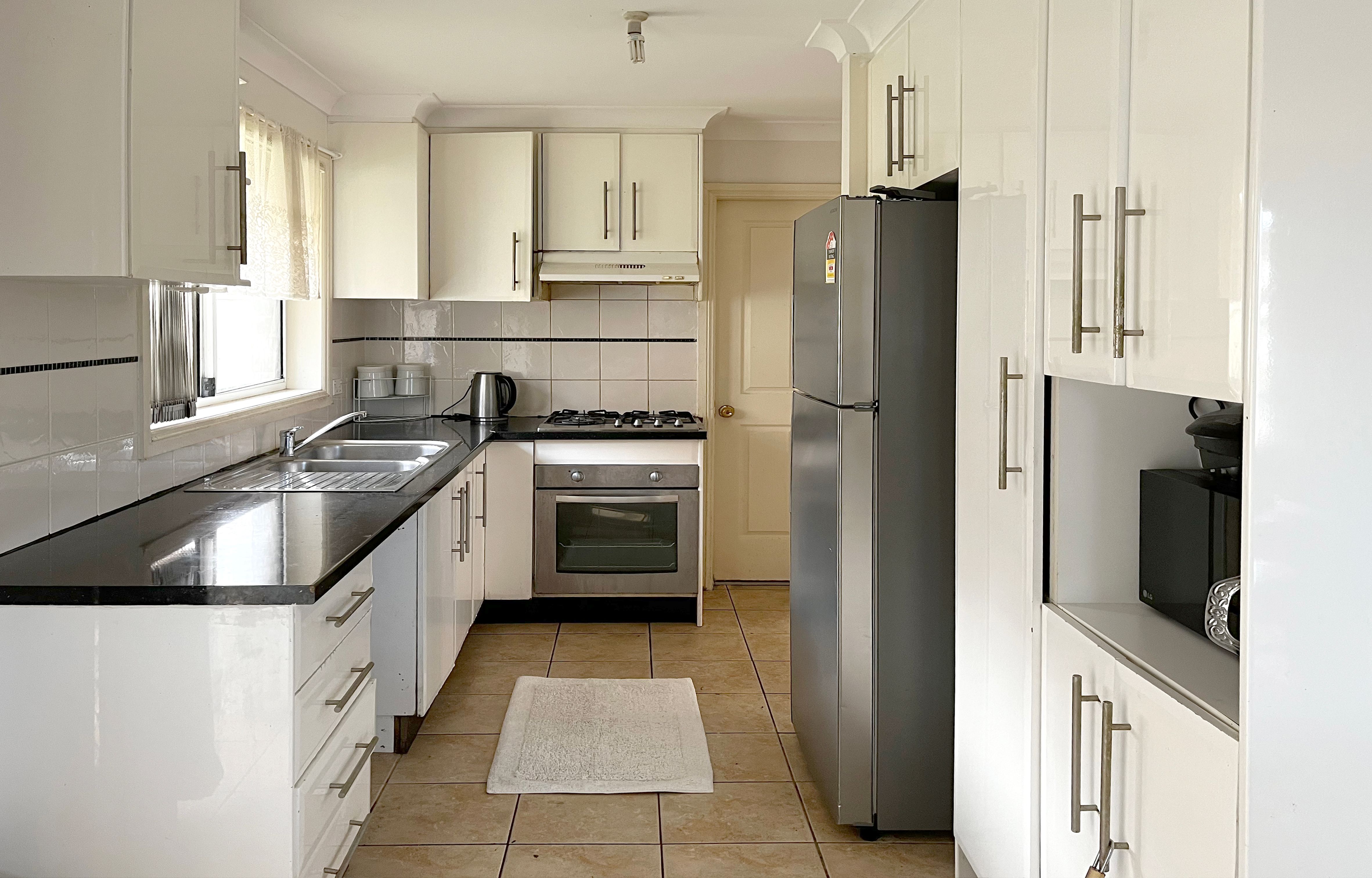 UNDER OFFER - LARGE FREE STANDING TOWNHOUSE