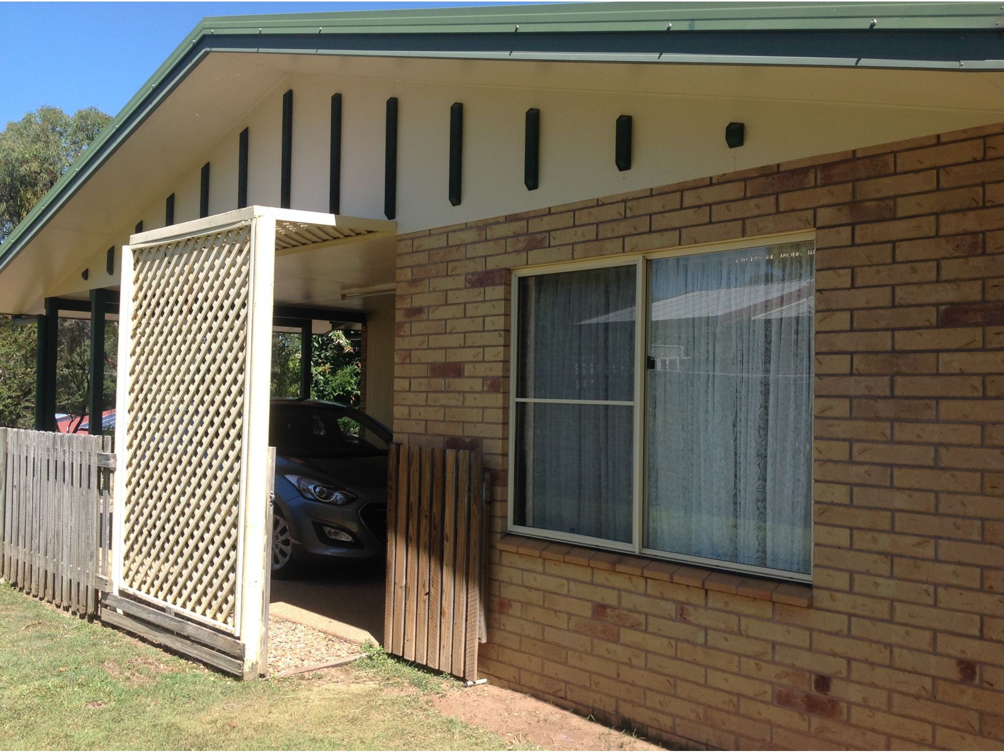 Comfortable, liveable well designed clay block 3 bedroom home close all amenities