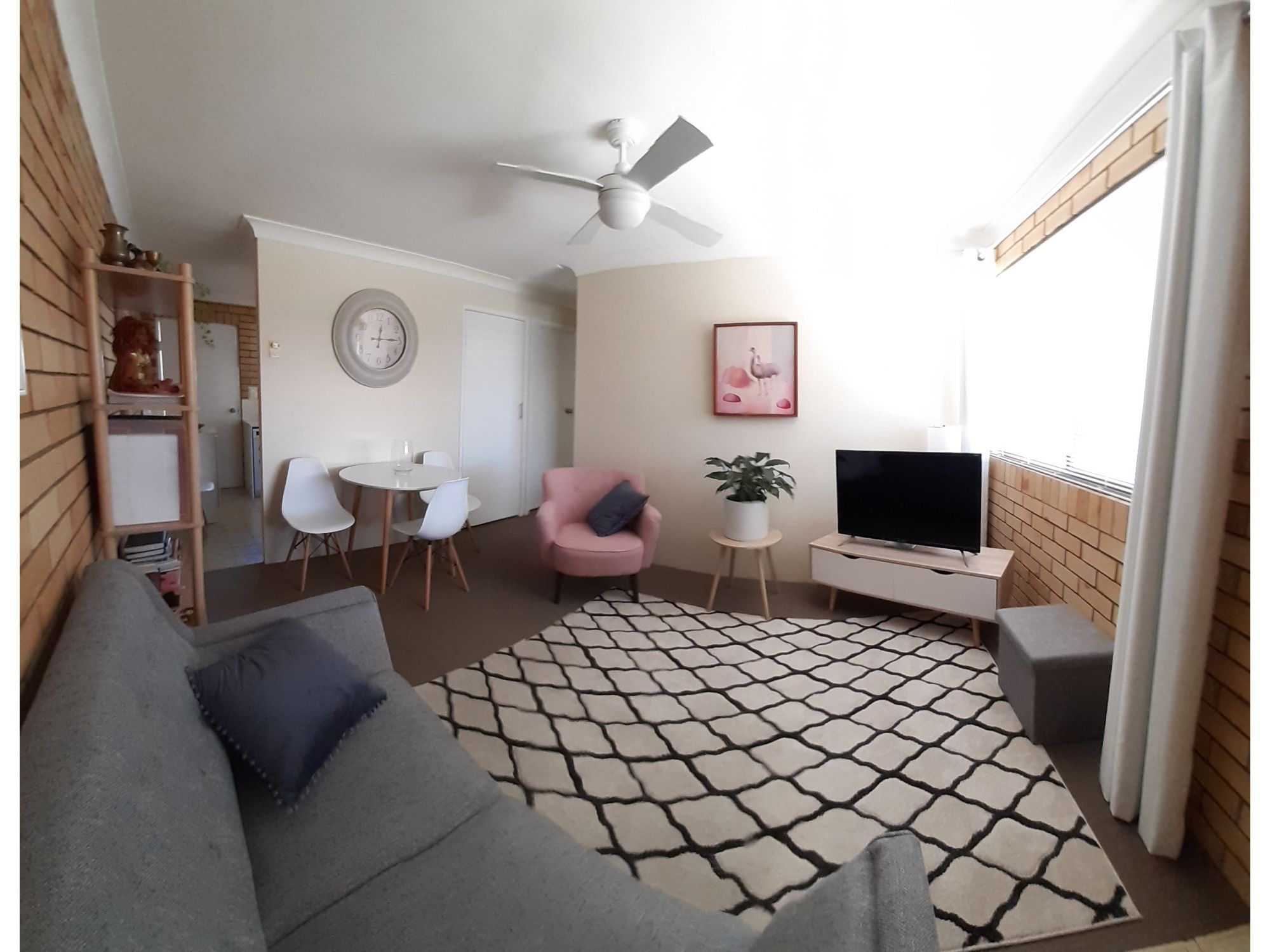 Enter the market and enjoy beachside living.