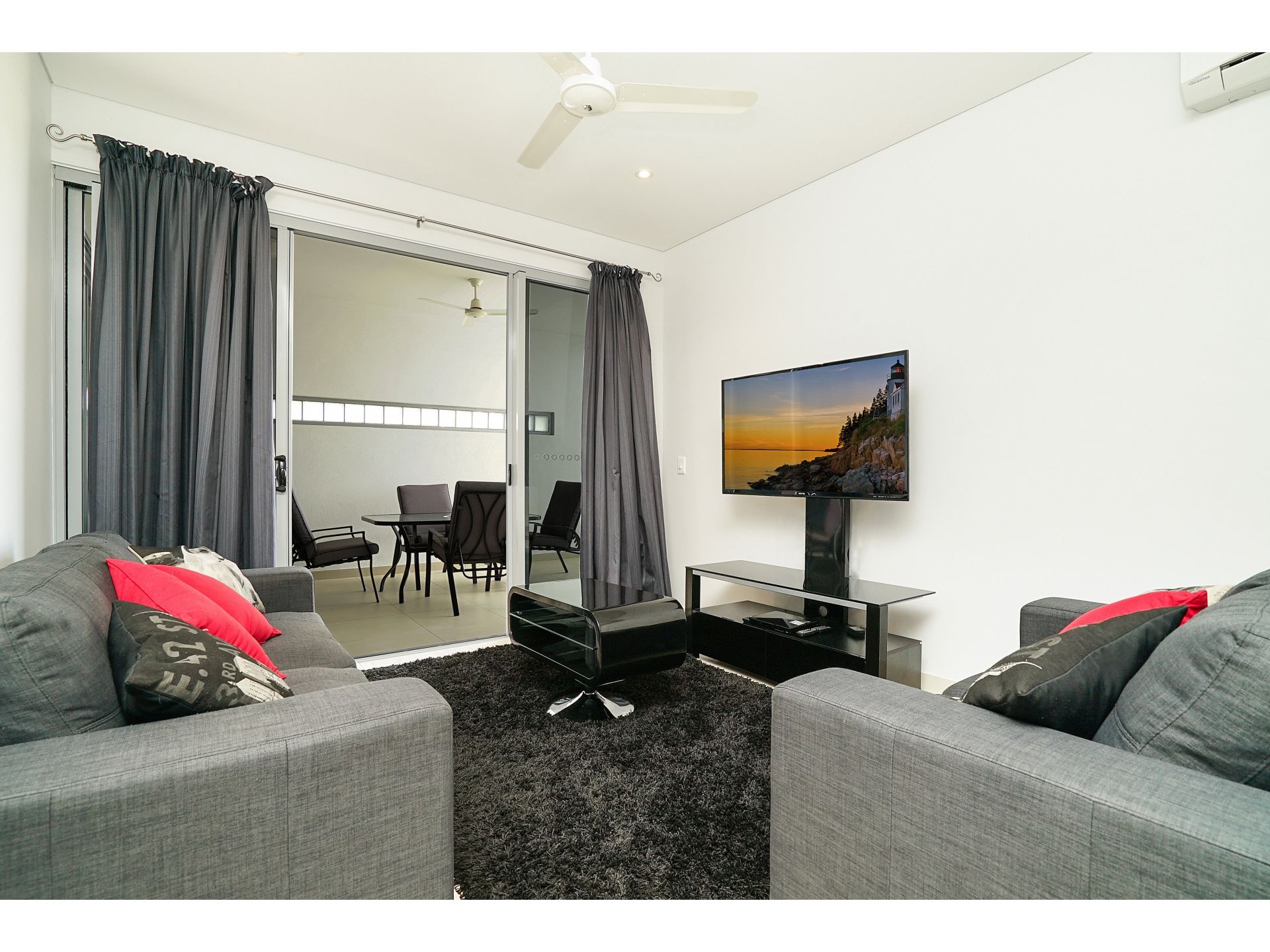 MONEY MAKER-LOCATION LOCATION LOCATION! -CITY TO SEA