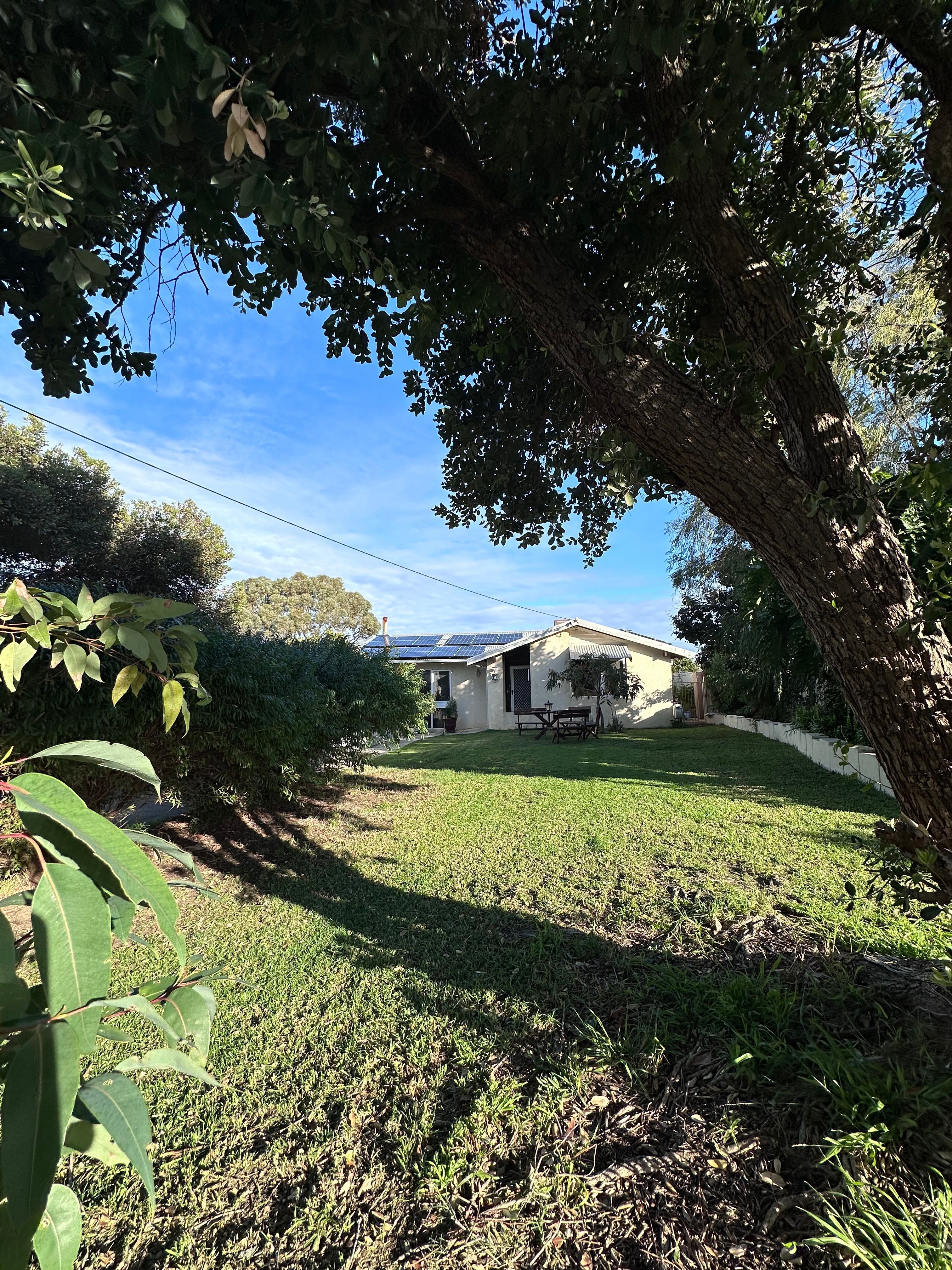 Welcoming family home with huge workshop & rear access