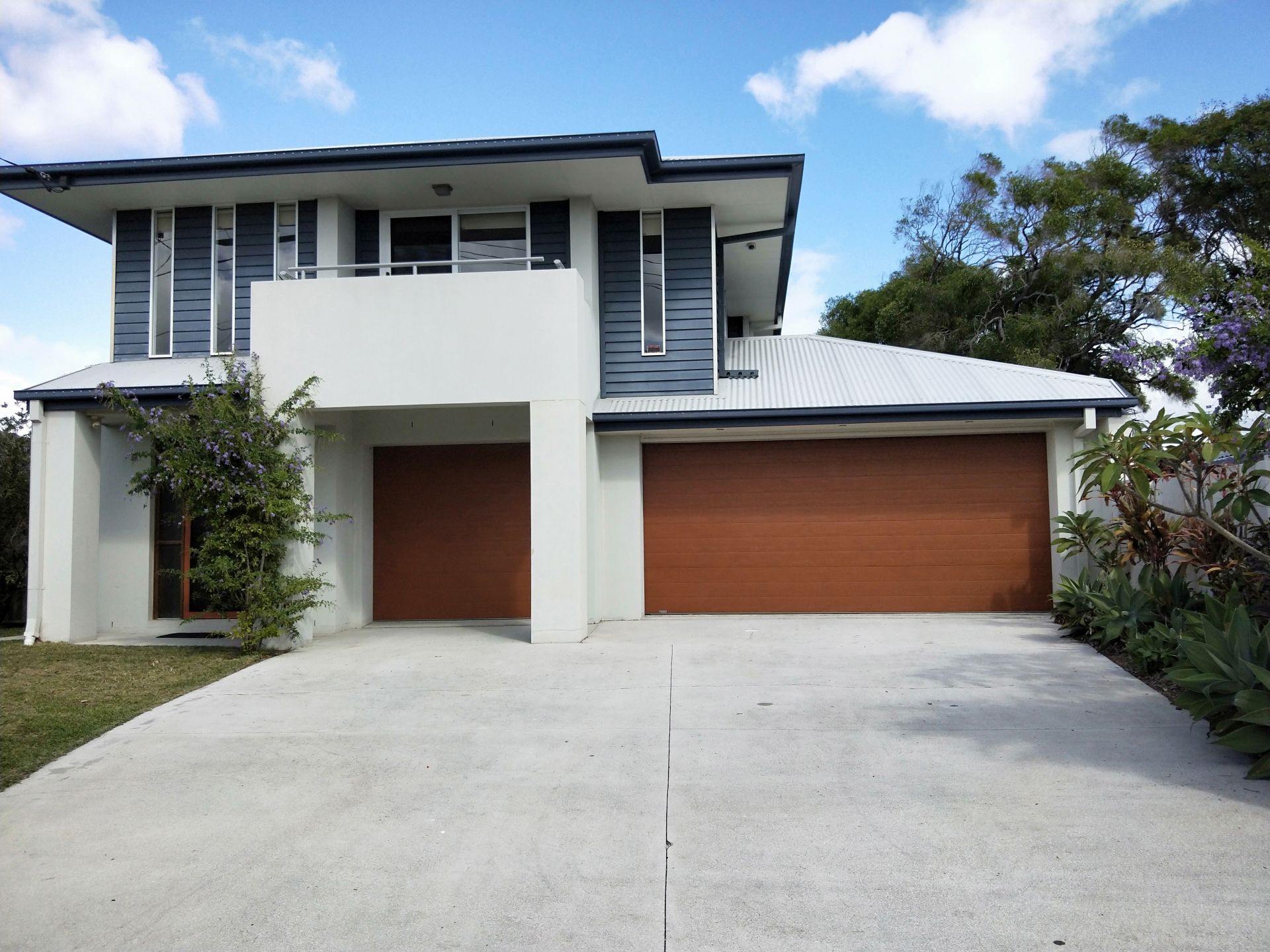 Picture perfect free-standing family home near the broadwater