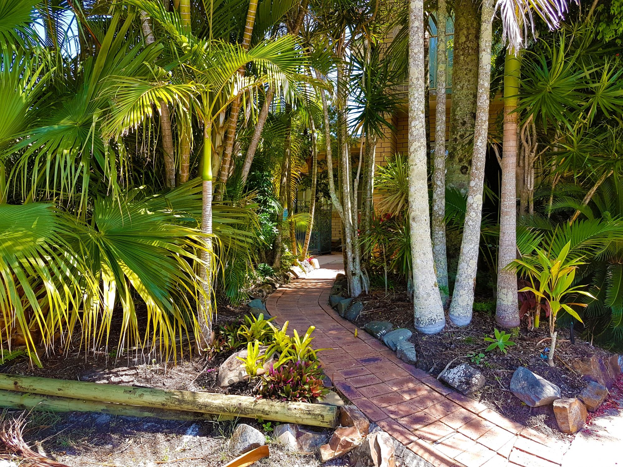 RARE Small Block! Noosa Heads 1 Brm Unit